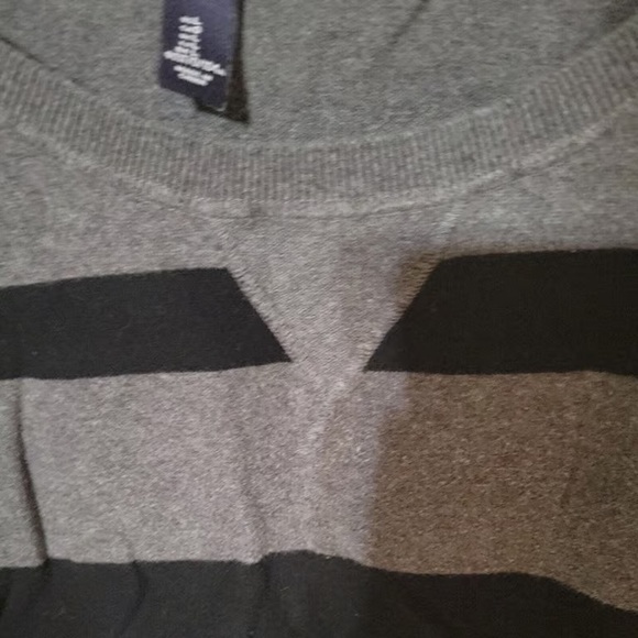 GAP Lightweight Women's V-Neck Sweater black and Grey stripped - Picture 2 of 5